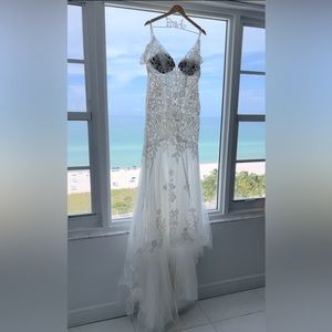Grayson ivory wedding dress with two veils